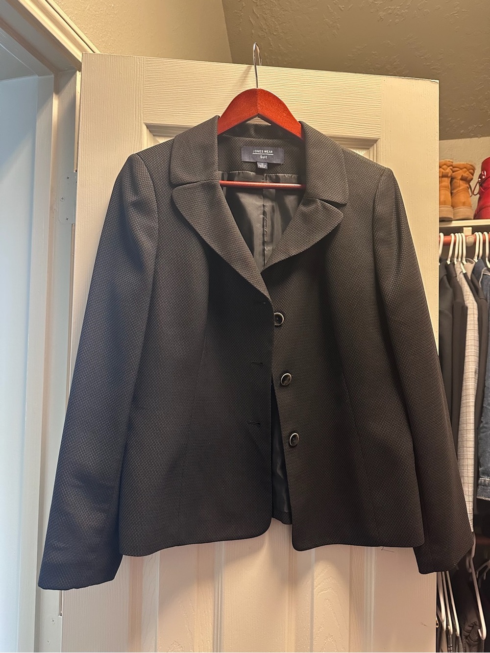 Jones Wear Black Textured Suit